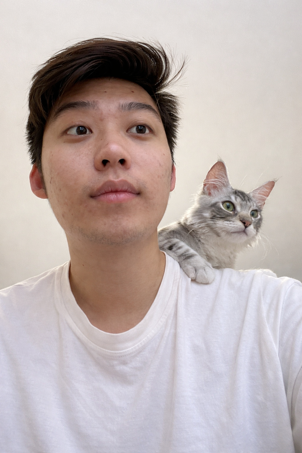Haoyang Chen with a cat resting on his shoulder